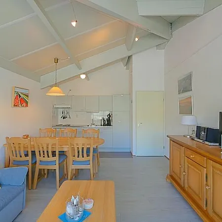 37 - Aan De Duinen, Aan Zee Apartment *